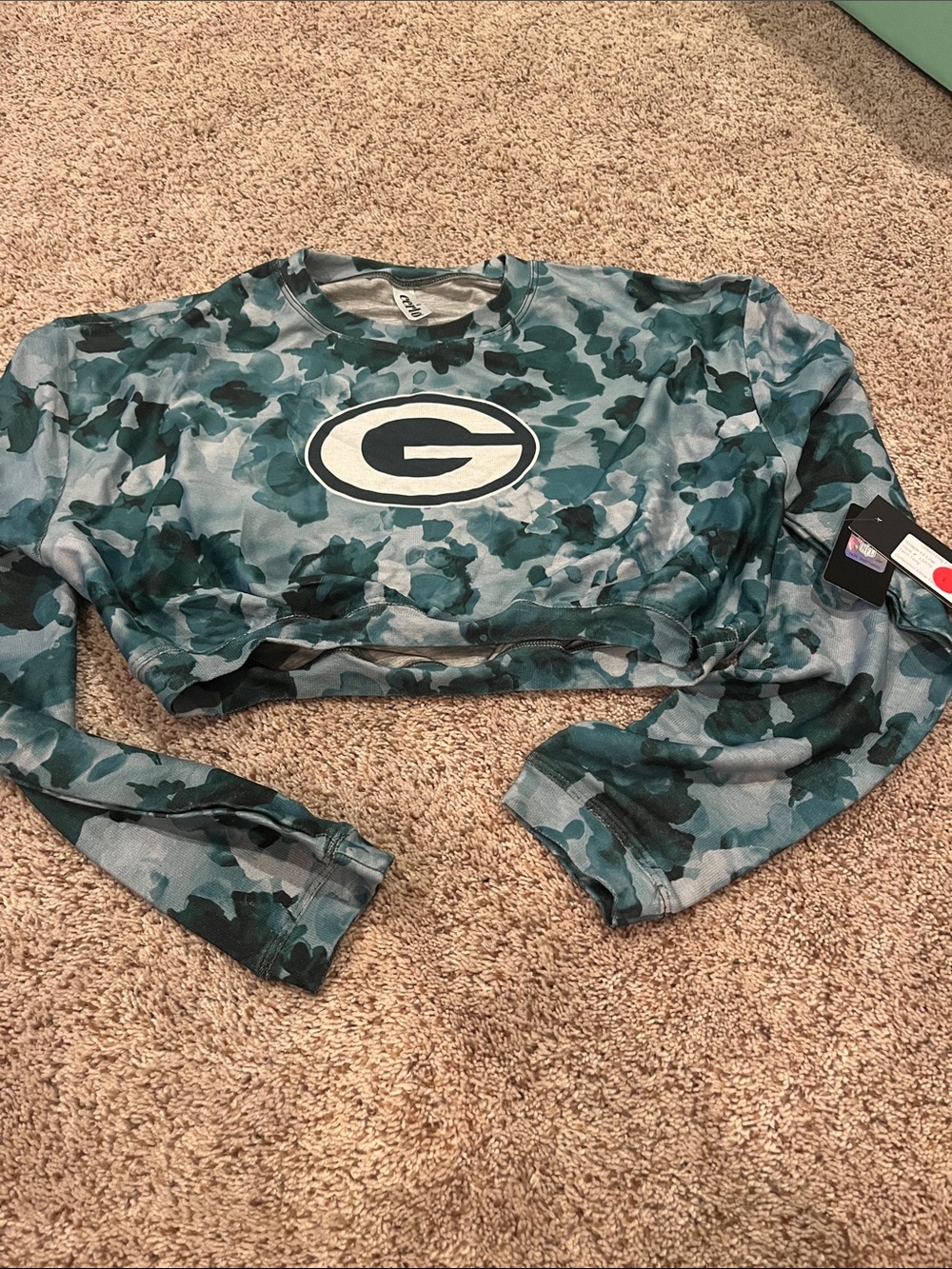 NFL Women's Teal Camo Cropped Long-Sleeve Top - Green Bay Packers